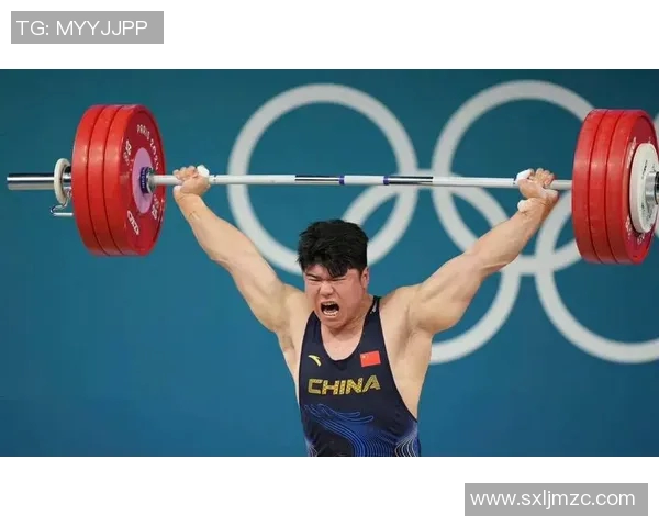 力与美的较量：举重运动员背后的坚持与荣耀
